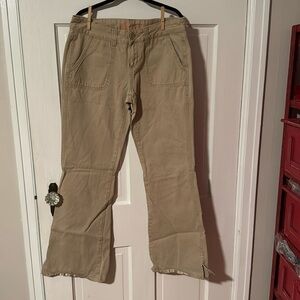 Aeropostale Pants Women's Size 5/6 Beige Flared Khaki Pants Chino pockets